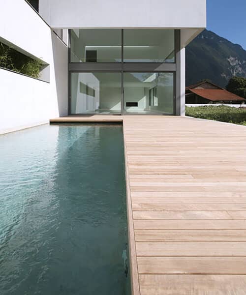 Foto de una piscina contenedor con terraza en una villa del sur de España